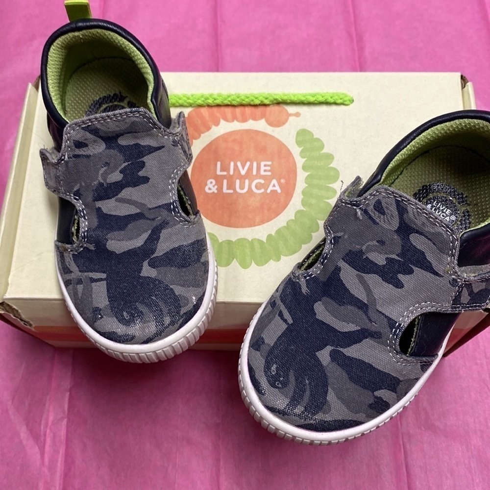 Boys Livie & Luca Shoes Size 7 GUC - Picture 2 of 8